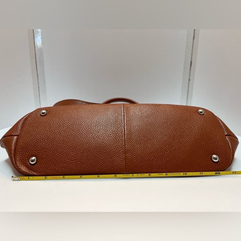 Elegant Brown Leather Tote Bag - Picture 9 of 9